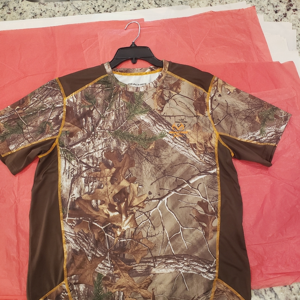 Realtree Short Sleeve Polyester/Spandex Tee - Picture 2 of 3